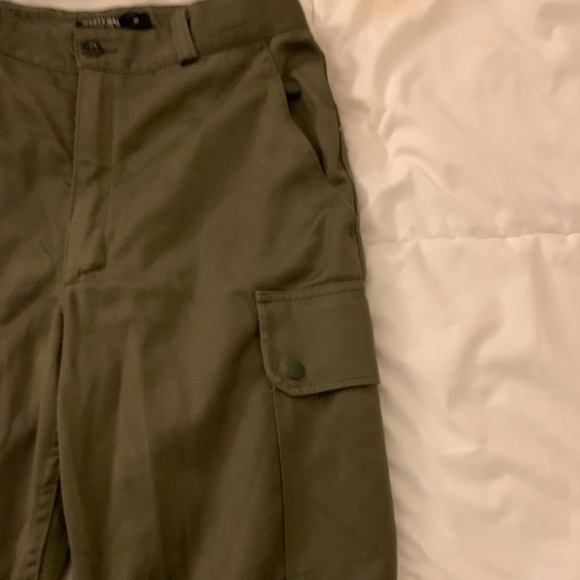 NEVER WORN CARGOS NASTY GAL - Picture 3 of 8